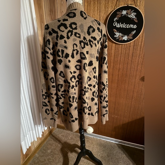 Cheetah cardigan - Picture 6 of 8